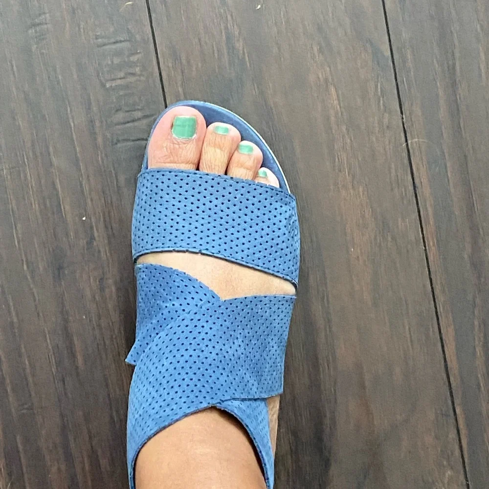 Shoes - Picture 3 of 4